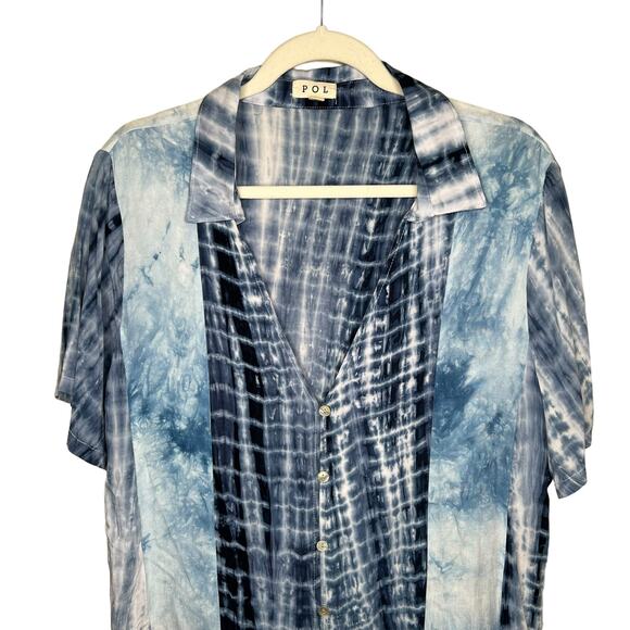 POL Women's Short Sleeve Collared Button Up Shirt Blue White Size Medium - Picture 2 of 6